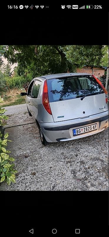 Prodaja automobila: Fiat Punto II, trovratni hečbek, siva metalik boja. Registarske — 4