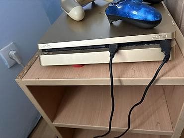 iphone 10 polovni: Ps4 sa dva dzojstika 5 igrica i svim kabloviama radi bezsumno bez — 3