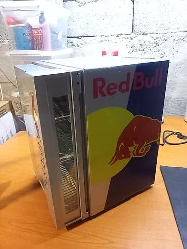 rerna na paru: Kompresorski frizider RED BULL 220V Ispravan kompresorski frizider — 7