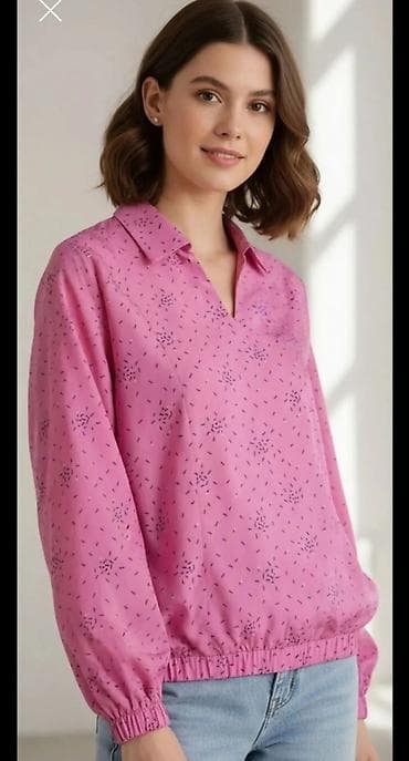 Ženska bluzica na dug rukav u roze boji sa sitnim razbacanim printom na lalafo.rs Ženska bluzica na dug rukav u roze boji sa sitnim razbacanim printom