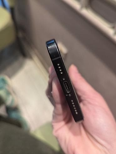 Mobile Phones & Accessories: IPhone 16 Pro Max, 512 GB, crna boja. Detalji: - Kupljen i aktiviran — 5