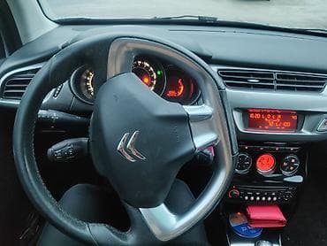 fiat s: Citroën C3, siva boja, hečbek 5 vrata. Glavne karakteristike: - — 2