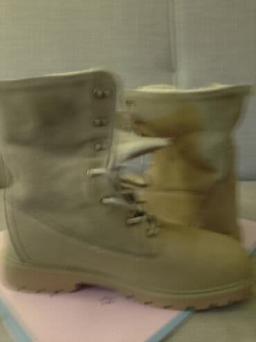 Ankle boots: High boots, 40 — 8