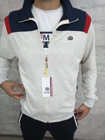 Komplet trenerka cena 4400 dinara Jaknica cena 4300 dinara Veličine L