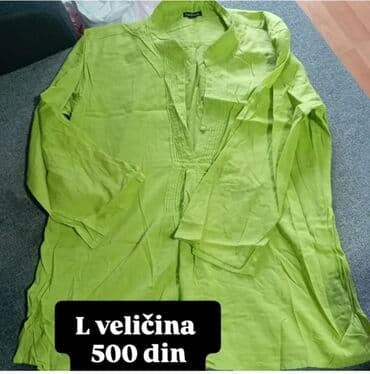 Zelena ženska tunika/košulja sa V-izrezom i diskretnim naborima na na lalafo.rs Zelena ženska tunika/košulja sa V-izrezom i diskretnim naborima na