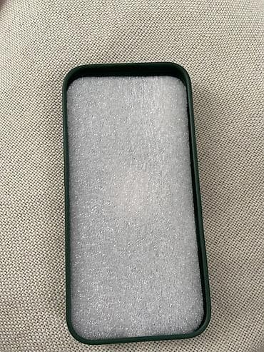 cetka za kosu 3 u 1: Maska za telefon – zelena, sa natpisom “AUTO FOCUS Ultimate — 4