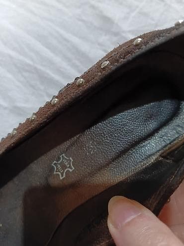 sandale sa zatvorenim prstima deichmann: Braon kožne cipele sa srednjom potpeticom i ukrasnim detaljima - — 10