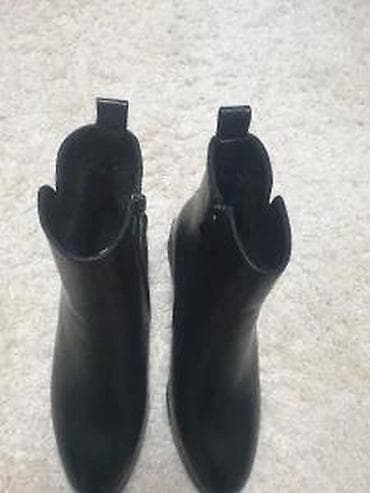 crocs papuce ukrasi: ZENSKE CRNE CIZMICE 4 | Karakteristike ženske obuće Boja Crna Opis — 1