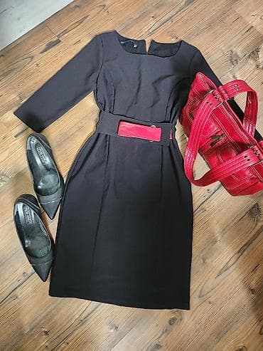 mona kaisi: Elegantna crna haljina sa dugim rukavima i kvadratnim izrezom. Haljina — 1