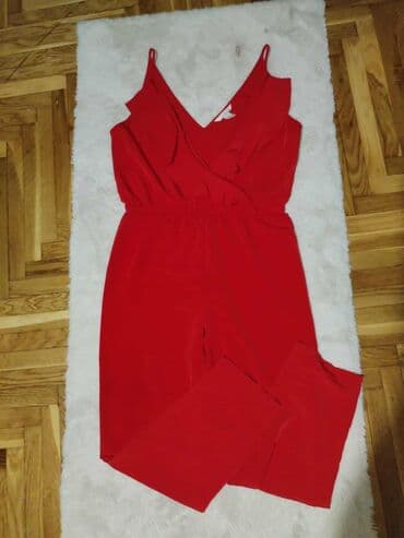 Ženski crveni kombinezon - Boja: intenzivno crvena - Model