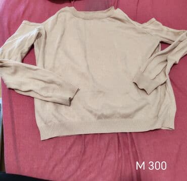 Bluza sa golim ramenima, M velicina