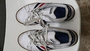 Adidas kožne patike – model sa gumiranim đonom i trikolor prugama - na lalafo.rs Adidas kožne patike – model sa gumiranim đonom i trikolor prugama -