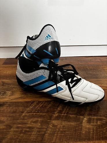 Kopačke Adidas br 42 gaziste 265 mm su u odlicnom stanju sa veoma