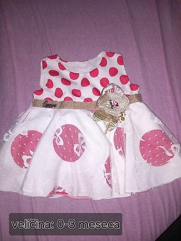 džip na akumulator: Dečija odeća – komplet različitih haljinica i tunika, džak pun stvari — 3