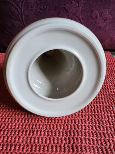 svecnjak za slavu: Svecnjak nov porcelanski. Visina. 19cm. Stopa. 11cm. Gornji — 8