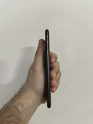 punjac za iphone 11: Iphone 8 plus sa 256gb memorije, Icloud free i otključan za sve mreže — 2