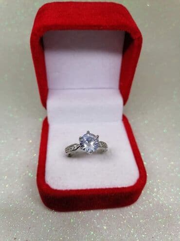 Prsten podesiv
Cena 950 din