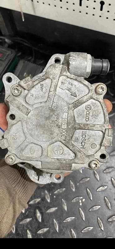 rucna muzilica za zene: AUDI Q3 DELOVI VAKUUM PUMPA 03L145100 | Audi a1  a3 a4 a5 a6 a7 q3 — 4