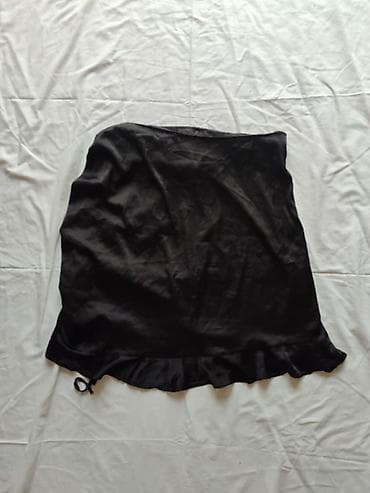apple maske: Crna suknja sa volanom i naborima. - Materijal koji lepo pada. - Boja — 2