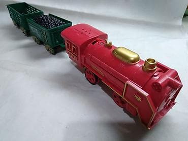 Voz na baterije Super train,radi na 2x AA baterije koje su deo seta