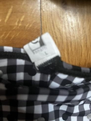 karirani kompleti: Dvodijelni kupaći kostim – crno-bijeli gingham karo sa tačkicama - — 2