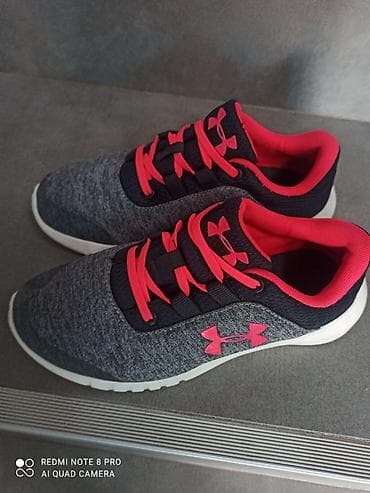 Under armour patike br.33 u odlicnom stanju! 
Cena 1500 din
