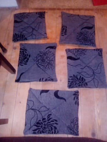 restoranske stolice: Podmetaci za stolice sivo Crni — 1