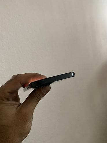 polovni risiveri za tv: Apple iPhone 13, crna boja. Iphone 13 5G Sve ispravno ima tragove — 5