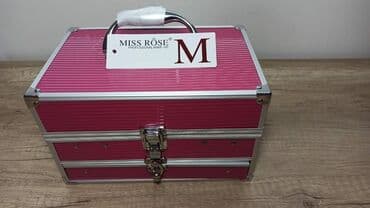 set sminke u koferu: Cena 4200din Komplet kofer sa sminkom odlican kvalitet sminke — 4