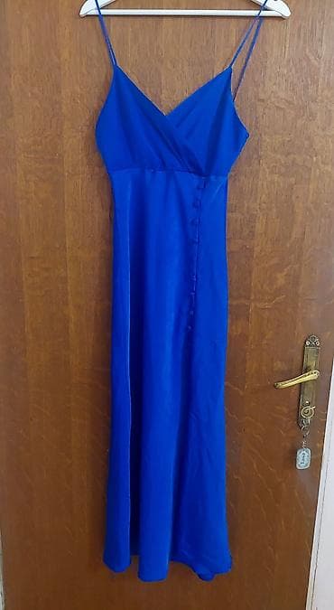 sweatshirt h: Satenasta midi haljina u intenzivno kraljevsko plavoj boji. Model na — 4