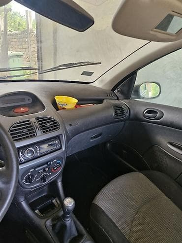 autodelovi cacak za sva vozila: Peugeot 206, hečbek, srebrna boja. Karoserija i spoljašnost: - 5 — 8