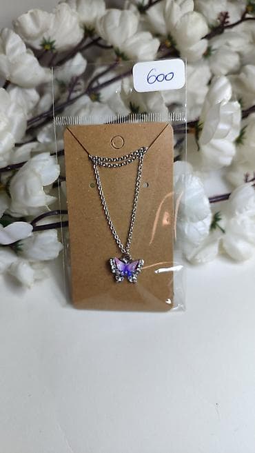 patike role: Ogrlica sa priveskom leptira - Elegantna lančana ogrlica u srebrnom — 2