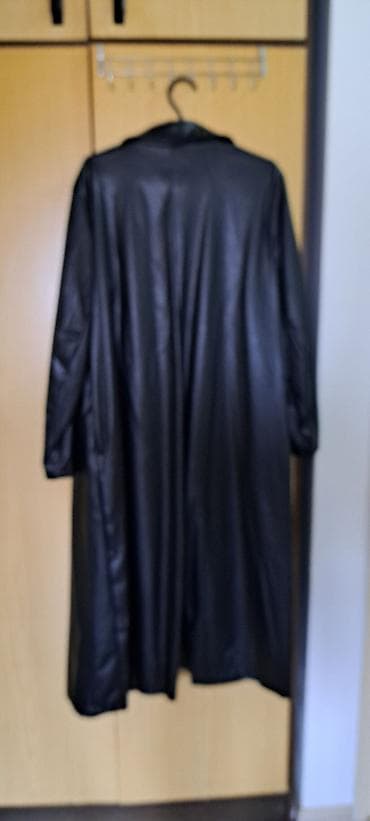 Women's Footwear: Dugački crni kaput od eko kože - Materijal: veštačka/eko koža sa — 1