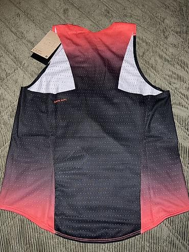 helanke l: Nike AeroSwift Dri-FIT ADV Graphic Tank vel. S NOVO
IR5925 010 — 5
