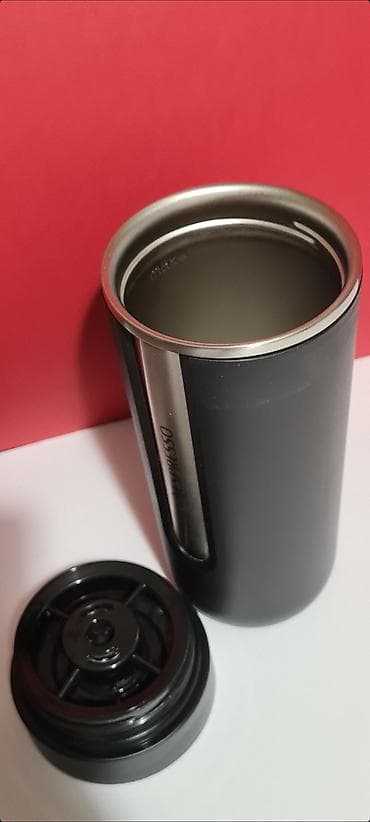 Sobne biljke: Nespresso Nomad termo putna šolja u crnoj boji.  Predmet nije nov, ali — 4