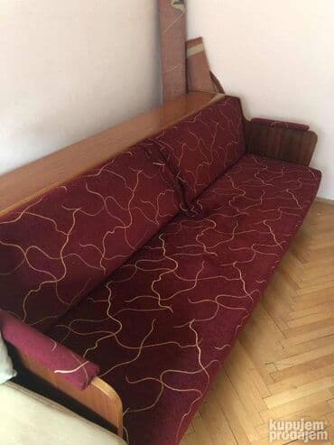 dvosedi i trosedi: Drveni kauč iz 50-tih presvučen ultrapasom, nalazi se na Karaburmi — 1
