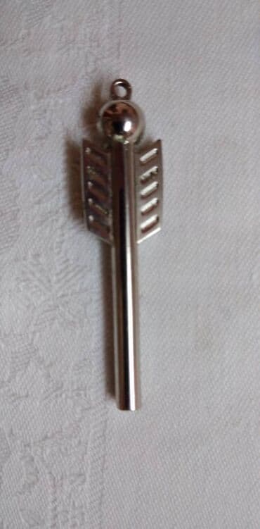 rubi 6 epizoda sa prevodom: Privezak metalni bez lanca 6 cm — 1
