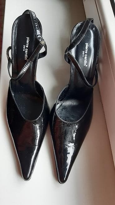 Nove Pier Cardin sandale, lakovane. Br. 40