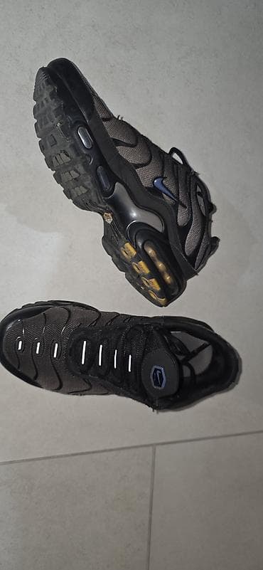 Vrhunske TN nike patike ORIGINAL, kupljene u Buzzu 21.000 din. Nosene