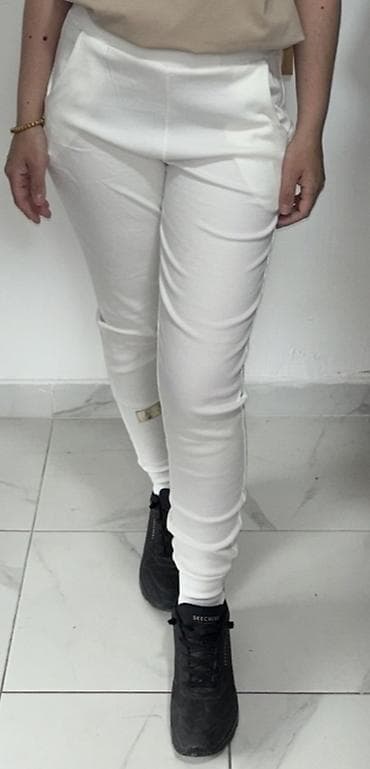 konture u stiku: 06. Trenerka u veličinama S/M i L/XL
1800 dinara M — 2