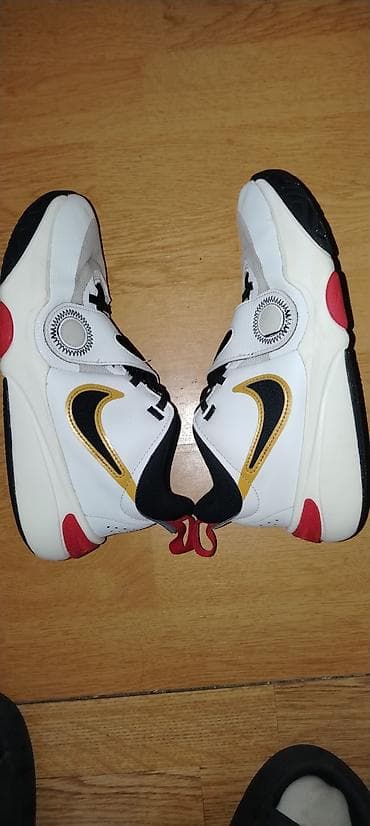 pollini obuća: Nike košarkaške patike za decu - Model: Nike Team Hustle D 10 (boje — 5
