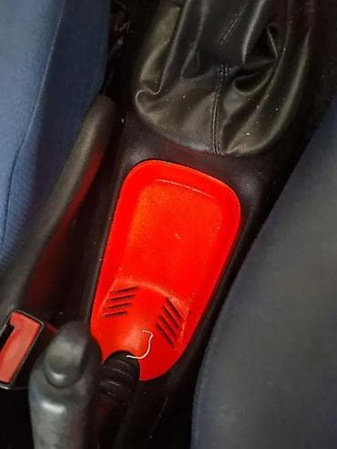 cerade za auto: FIAT PUNTO PANEL I KONZOLA KOMPLET CRVENI | Ide u kompletu prekidaci — 3