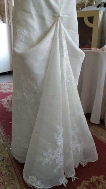 Wedding Clothes: Bela venčanica koja prati liniju tela, sa čipkanom aplikacijom preko — 4