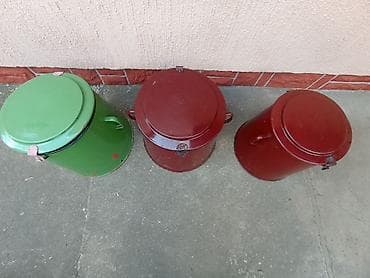 samolepljiva kuka: Tri stare kante za mast, dve od 50 litara jedna od 40 litara, cena za — 3