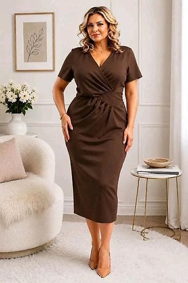 martini vesto pantalone: Haljina za punije
2XL 3XL 4XL 
Cena : 2.999 dinara
ML — 3