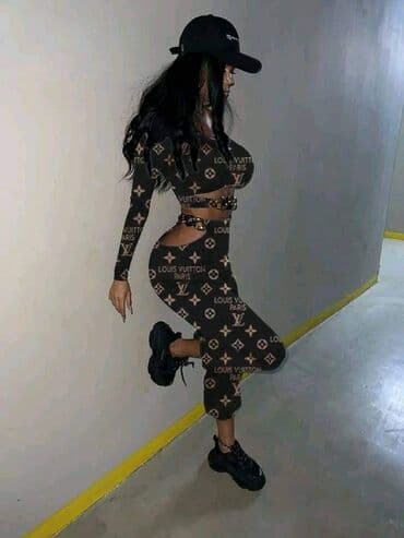 butik 13 kombinezoni: Novoooo
Komplet
S m l
35e — 4