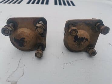 adapter za auto upaljač sa 220v na 12v: Donje kugle trapa Lada 21214i Niva 2012 godiste. Polovno. ocuvano — 8