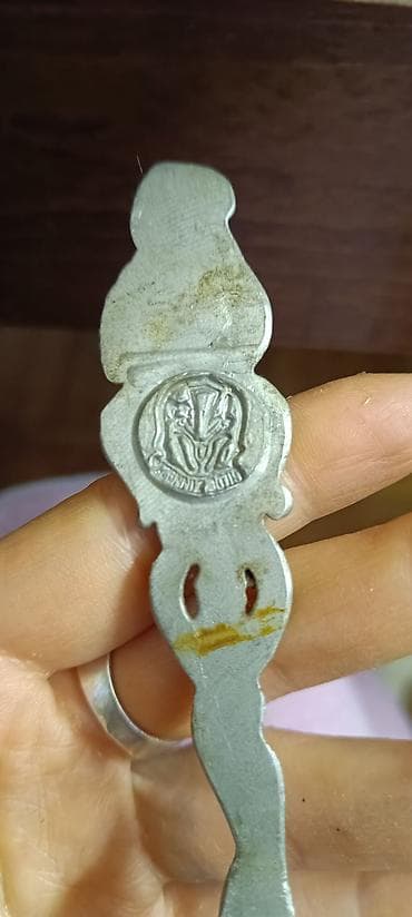 stilski namestaj leskovac: Dekorativna kašika od sivog metala sa reljefnim motivima - Materijal — 3