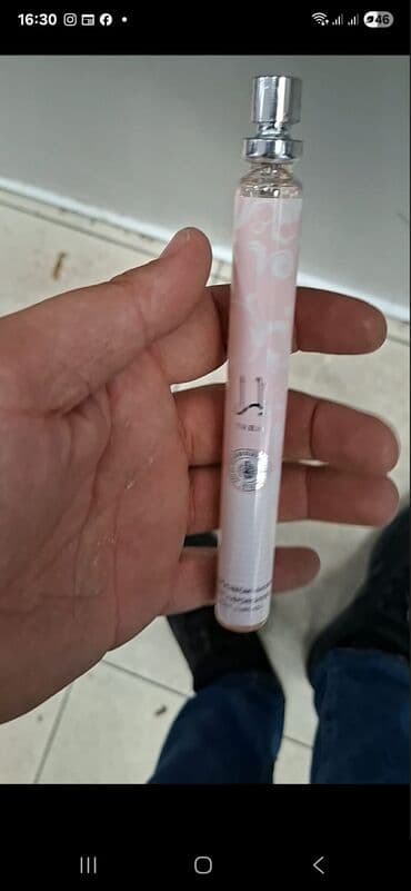 Parfemski sprej u putnom pakovanju - Elegantna bočica u obliku na lalafo.rs Parfemski sprej u putnom pakovanju - Elegantna bočica u obliku