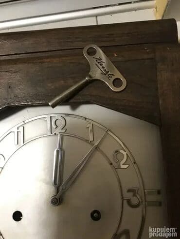 posveta na satu: Vintage Kienzle zidni sat sa klatnom Sat je ispravan i radi samo mu ne — 3